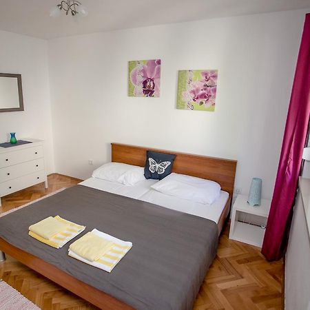 Apartment Omis Holiday Eksteriør bilde