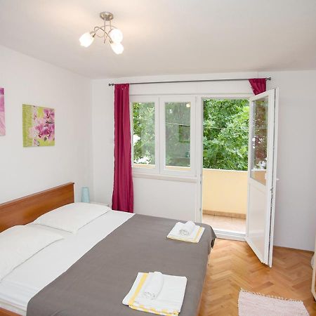 Apartment Omis Holiday Eksteriør bilde