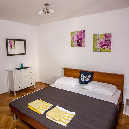 Apartment Omis Holiday Eksteriør bilde