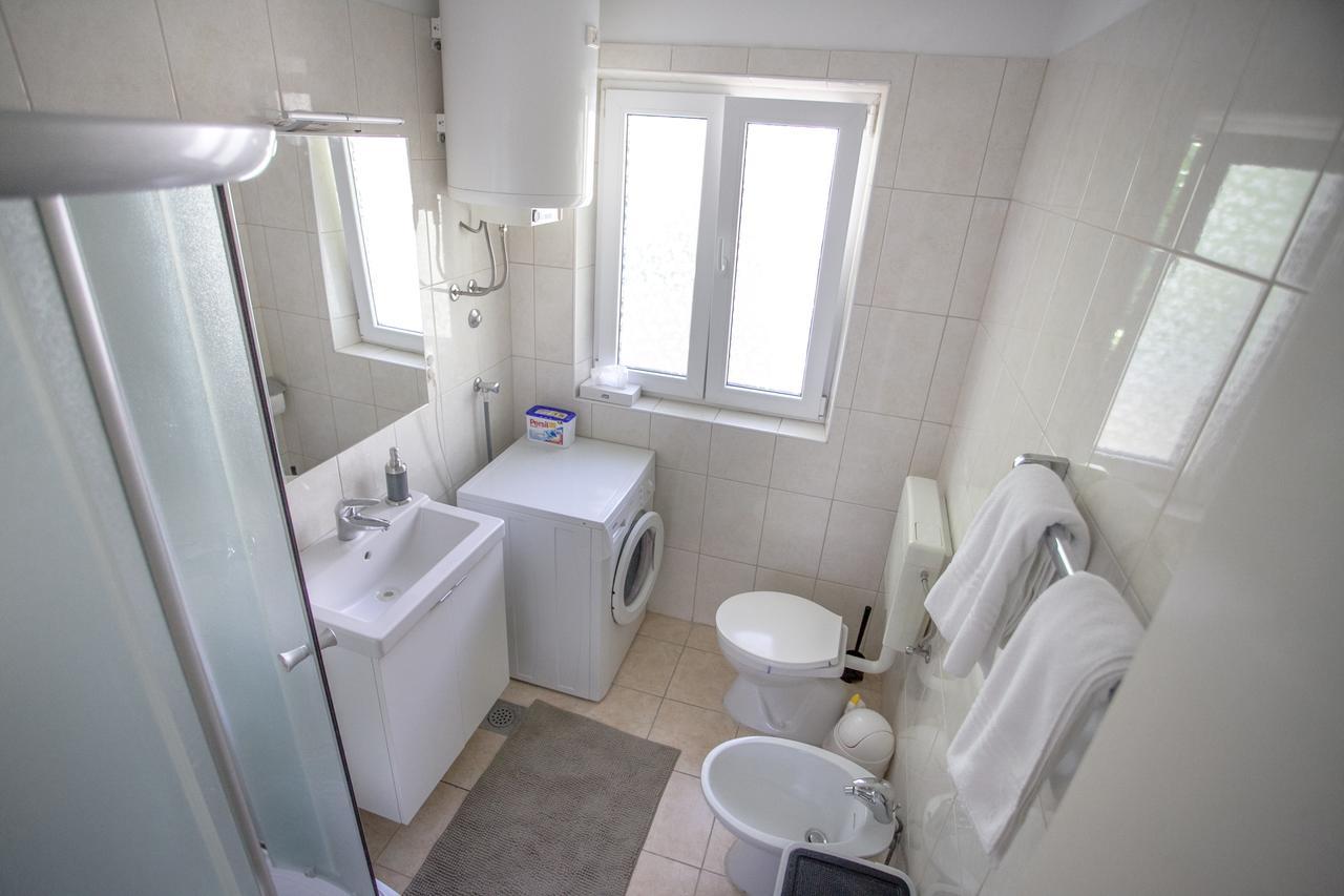 Apartment Omis Holiday Eksteriør bilde
