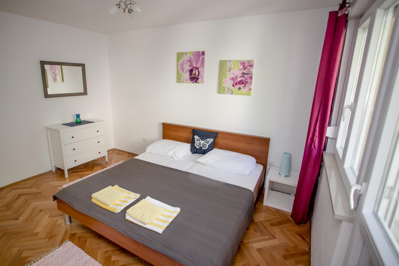 Apartment Omis Holiday Eksteriør bilde