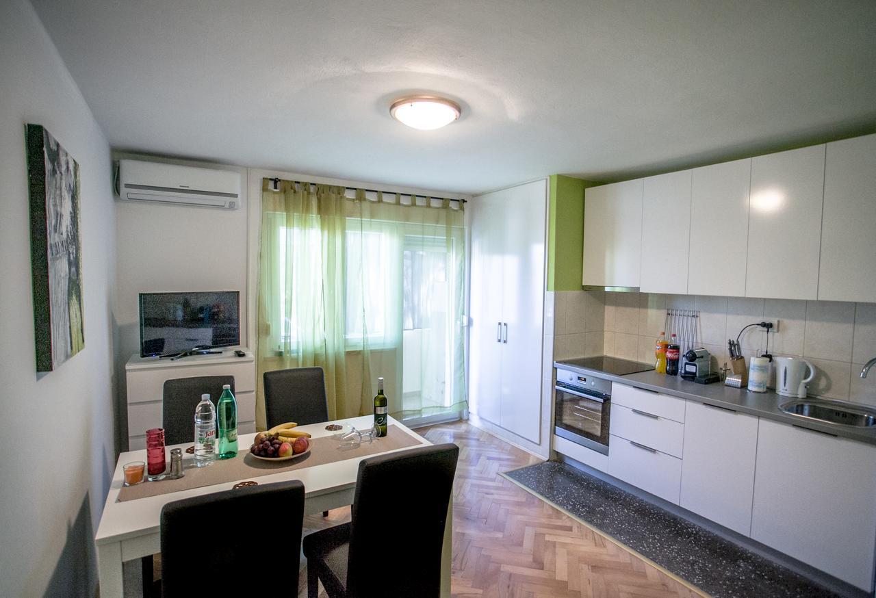 Apartment Omis Holiday Eksteriør bilde