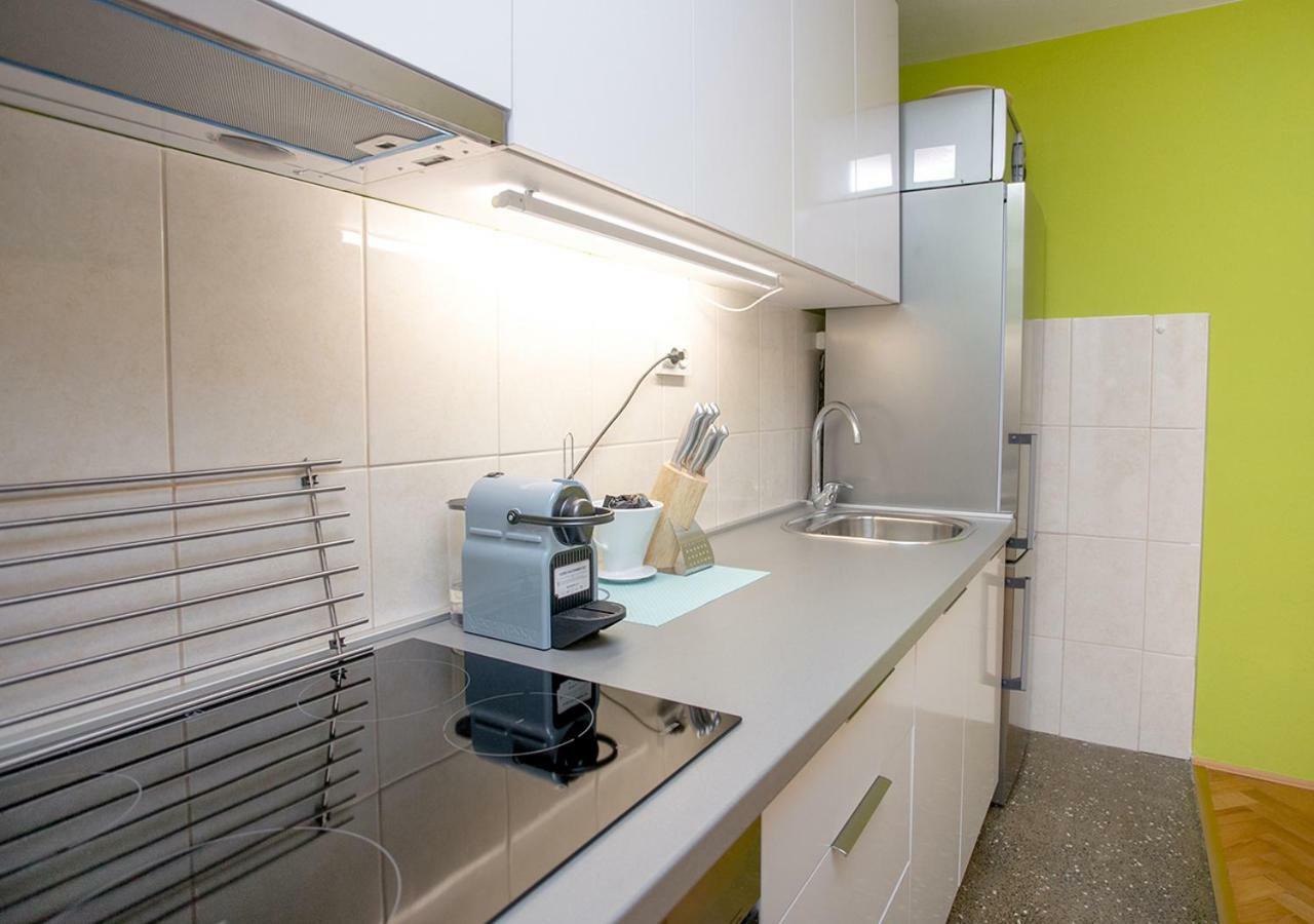 Apartment Omis Holiday Eksteriør bilde